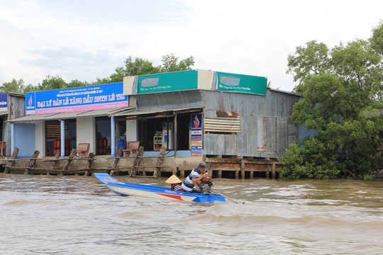 Cà[-]Mau:[-]Độc[-]đáo[-]cảnh[-]lấy[-]sông[-]làm[-]mặt[-]tiền[-]nhà